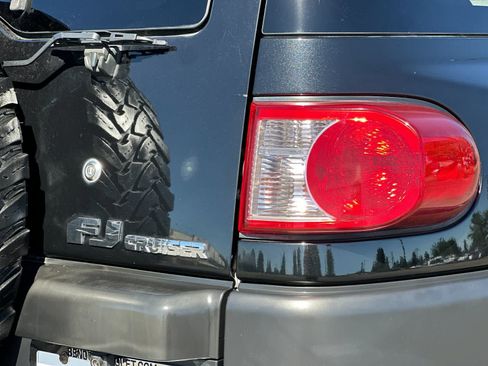 Used 2007 Toyota FJ Cruiser 4WD w/ Upgrade Pkg 1 image 26