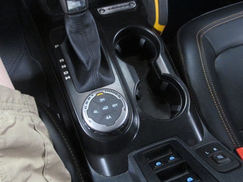 Used 2023 Ford Bronco Badlands w/ Sasquatch Package image 38