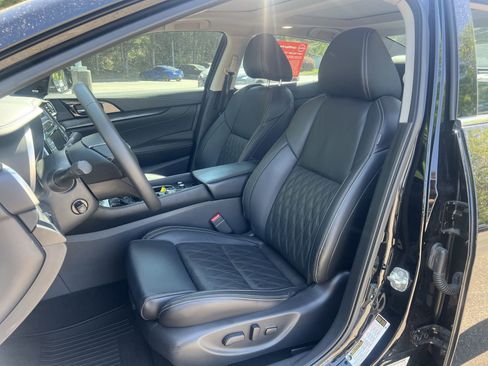 Used 2023 Nissan Maxima Platinum w/ Sport Mat Group FWD image 18