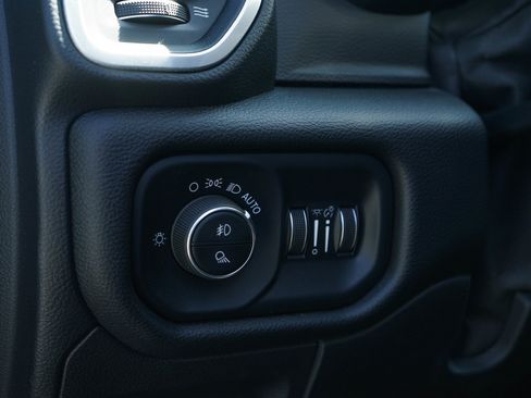 Used 2020 RAM 1500 Laramie AWD/4WD image 24