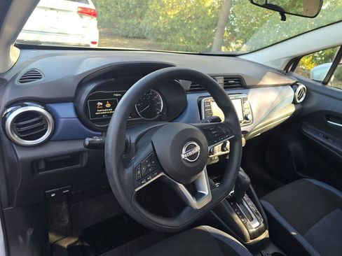 Used 2025 Nissan Versa SV image 4