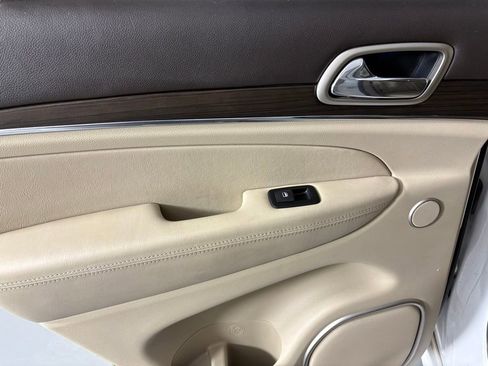 Used 2017 Jeep Grand Cherokee Overland w/ Jeep Active Safety Group image 38