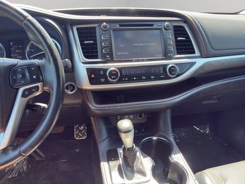 Used 2017 Toyota Highlander Limited AWD/4WD image 12