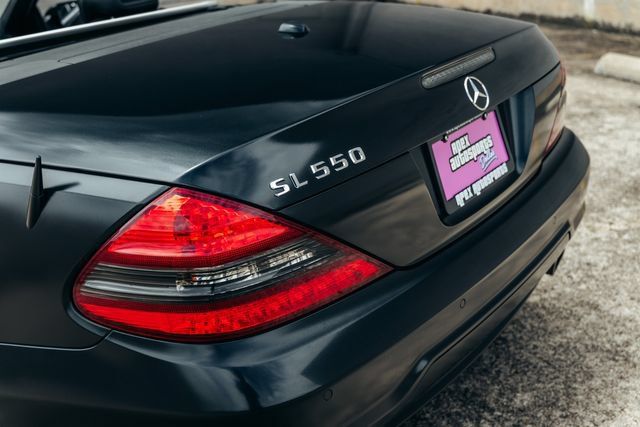 Used 2011 Mercedes-Benz SL 550 image 32