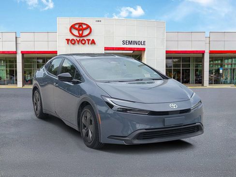 Used 2024 Toyota Prius LE FWD image 2