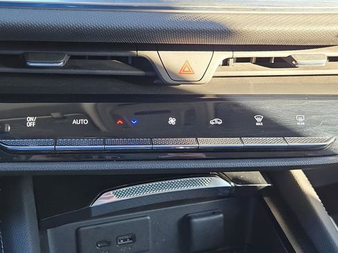 Used 2024 Buick Envision Preferred image 24