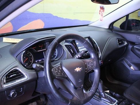Used 2017 Chevrolet Cruze Premier image 13