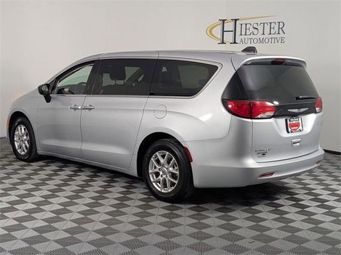 Used 2024 Chrysler Voyager LX image 5