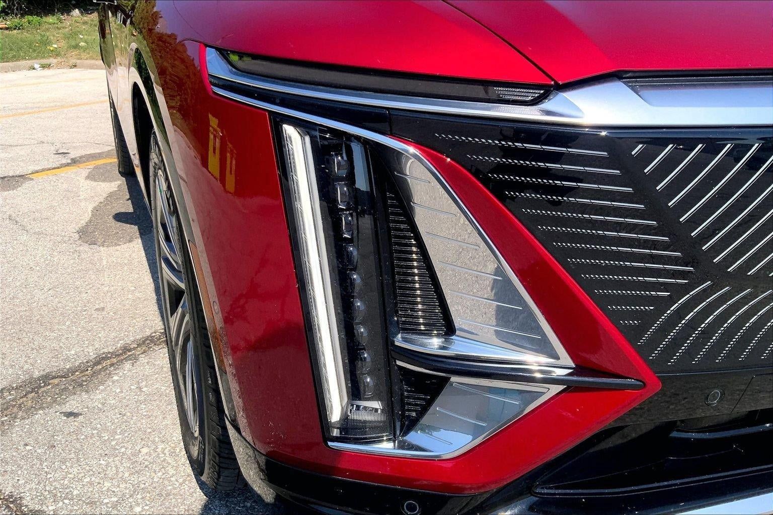 Certified 2024 Cadillac Lyriq Luxury AWD/4WD image 32
