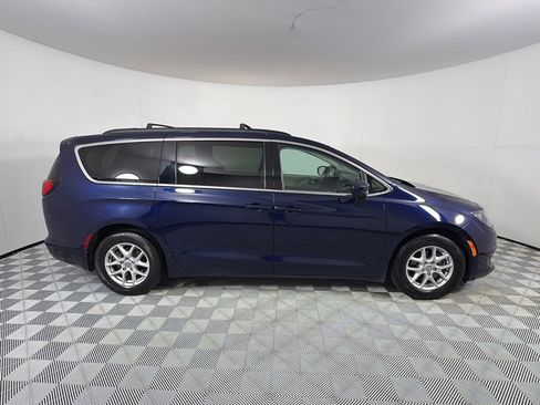 Used 2017 Chrysler Pacifica LX FWD image 4