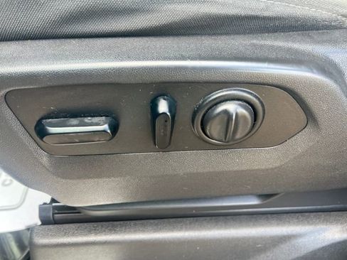 Used 2021 Chevrolet Silverado 1500 LT image 16