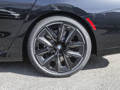 New 2026 BMW 760i xDrive w/ Premium Package AWD/4WD image 8
