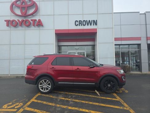 Used 2016 Ford Explorer XLT w/ Equipment Group 202A image 2