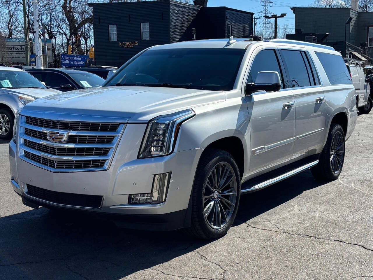 Used 2019 Cadillac Escalade ESV Luxury w/ LPO, Radiant Package AWD/4WD image 4
