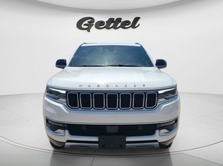 Used 2024 Jeep Wagoneer Series III w/ Flexible Seating Group AWD/4WD video 2