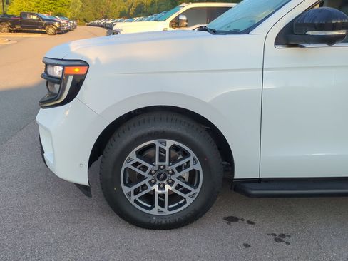 Certified 2025 Ford Expedition Active AWD/4WD image 11