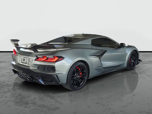Used 2023 Chevrolet Corvette Z06 w/ Z07 Performance Package RWD image 2