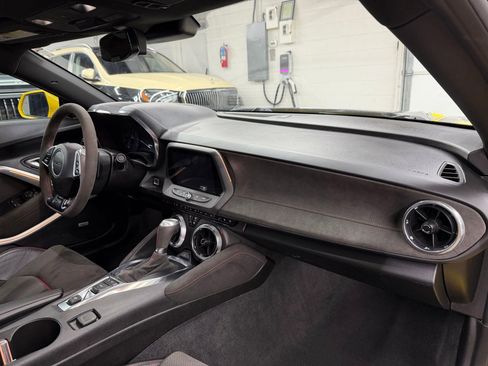 Used 2018 Chevrolet Camaro ZL1 image 18