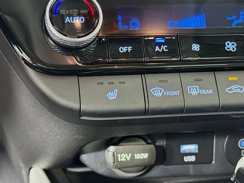 Certified 2025 Hyundai Elantra Limited image 23