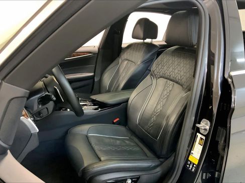 Used 2019 BMW 530i xDrive w/ Executive Package image 7