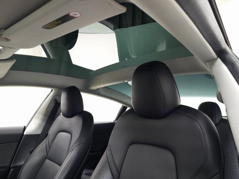 Used 2023 Tesla Model 3 Standard Range image 17