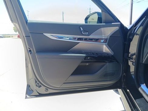 New 2025 BMW 740i w/ Executive Package image 20