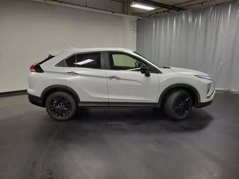 Used 2022 Mitsubishi Eclipse Cross LE AWD/4WD image 9