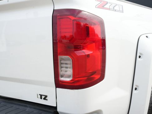 Used 2018 Chevrolet Silverado 1500 LTZ Z71 w/ LTZ Plus Package AWD/4WD image 17