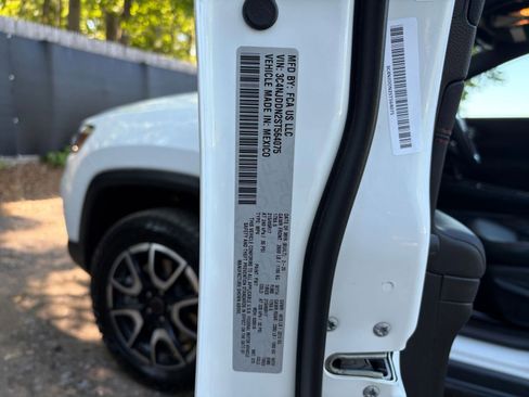 Used 2025 Jeep Compass Trailhawk AWD/4WD image 28