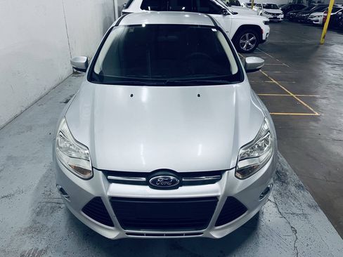 Used 2012 Ford Focus SE w/ SE Winter Pkg FWD image 3