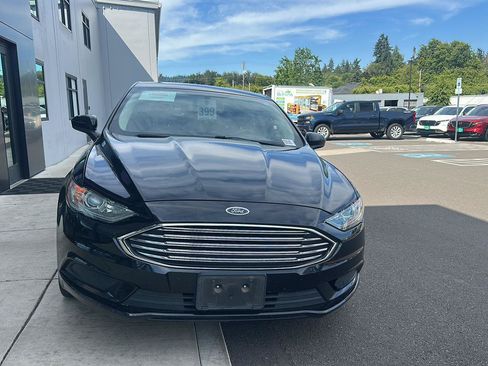 Used 2017 Ford Fusion SE w/ Fusion SE Technology Package FWD image 6