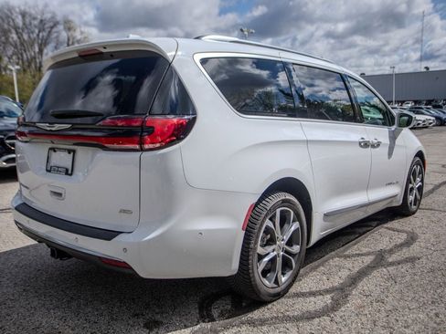 Used 2022 Chrysler Pacifica Pinnacle AWD/4WD image 6
