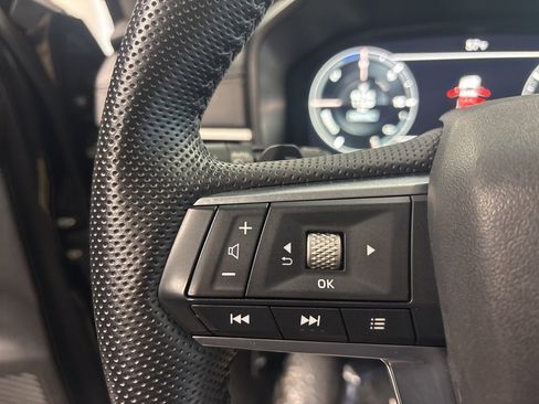 Used 2023 Mitsubishi Outlander SE image 18