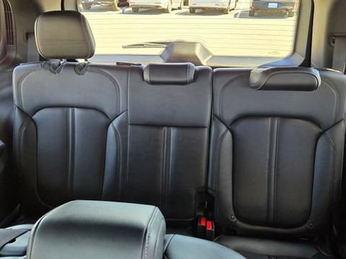 Used 2022 Jeep Wagoneer Series III RWD image 12