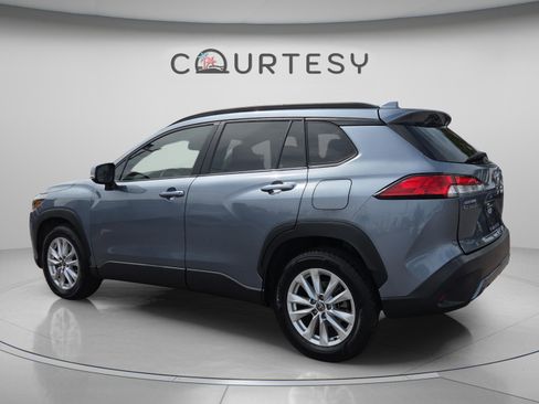 Used 2022 Toyota Corolla Cross LE AWD/4WD image 3