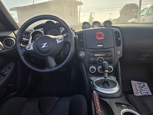 Used 2013 Nissan 370Z Roadster image 16