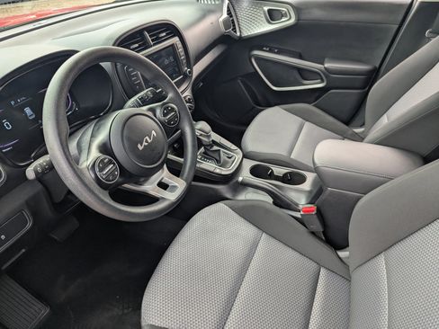 Used 2025 Kia Soul LX w/ LX Technology Package FWD image 20