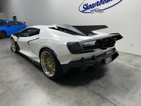 Used 2024 Lamborghini Revuelto AWD/4WD image 13