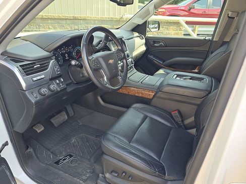 Used 2020 Chevrolet Suburban Premier AWD/4WD image 18