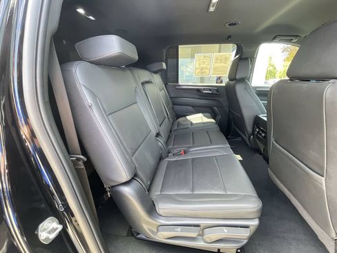 Certified 2025 Chevrolet Suburban LT RWD image 27