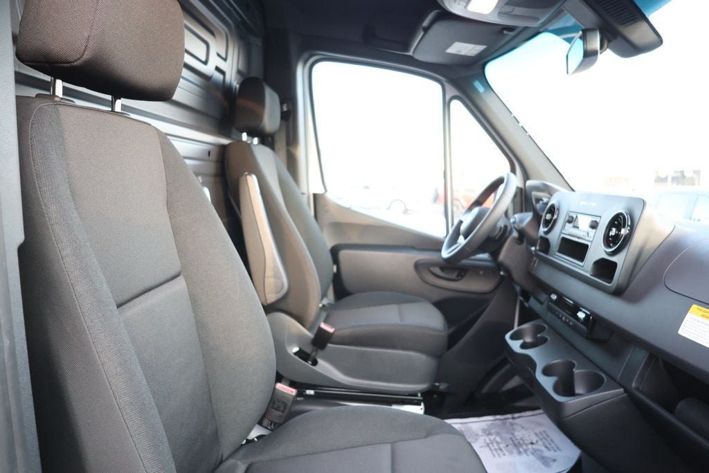 Used 2025 Mercedes-Benz Sprinter 2500 image 27
