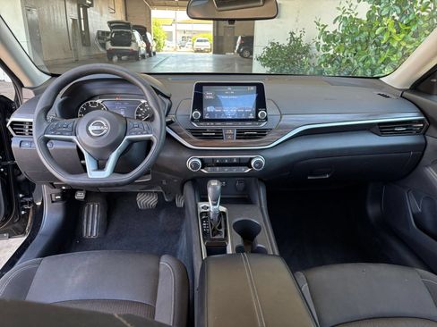 Used 2025 Nissan Altima 2.5 SV FWD image 34