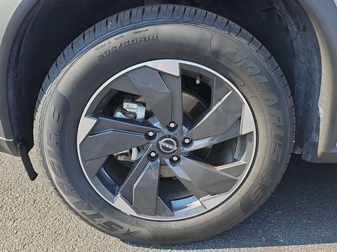 Used 2025 Nissan Rogue SV AWD/4WD image 10