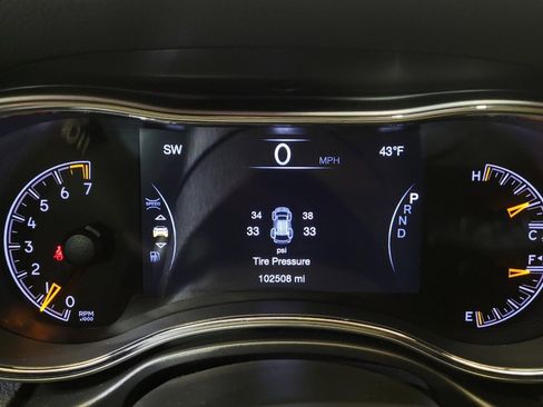 Used 2019 Jeep Grand Cherokee Laredo AWD/4WD image 23