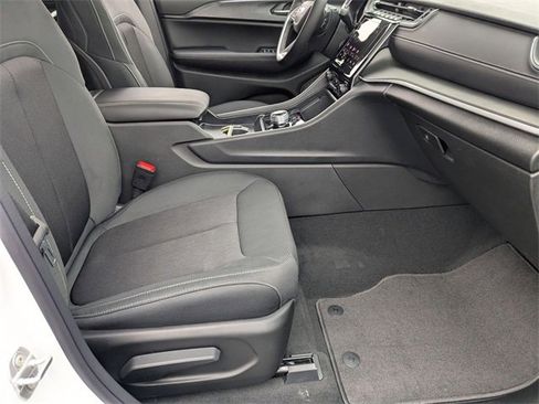 New 2025 Jeep Grand Cherokee L Laredo image 31