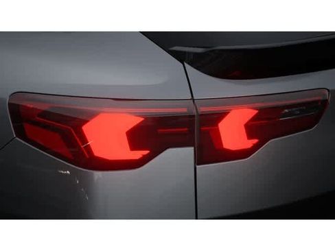 New 2026 BMW X2 xDrive28i w/ Technology Package AWD/4WD image 8