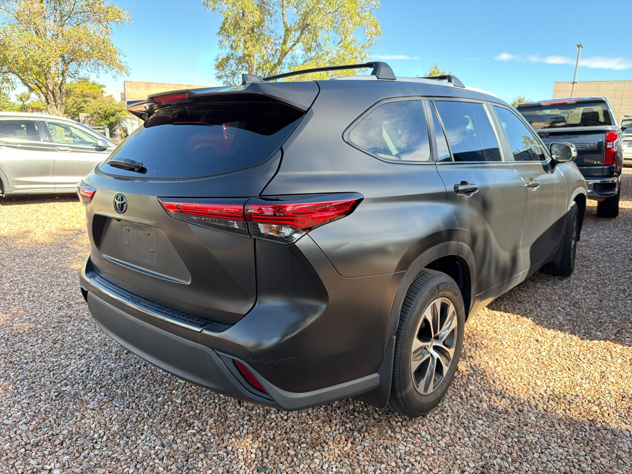Used 2023 Toyota Highlander XLE FWD image 4