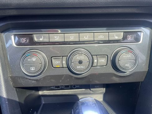 Used 2019 Volkswagen Tiguan SE w/ Panoramic Sunroof Package image 8