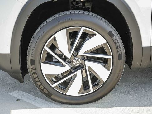 Certified 2024 Volkswagen Atlas SE image 11