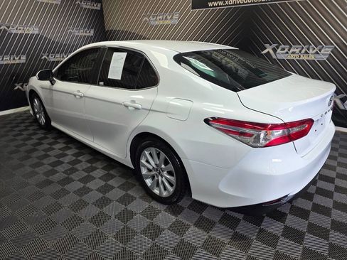 Used 2018 Toyota Camry LE image 9